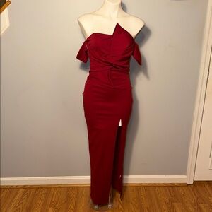 CBR ladies NWT Maroon strapless dress with off shoulder cuffs,geometric styling.